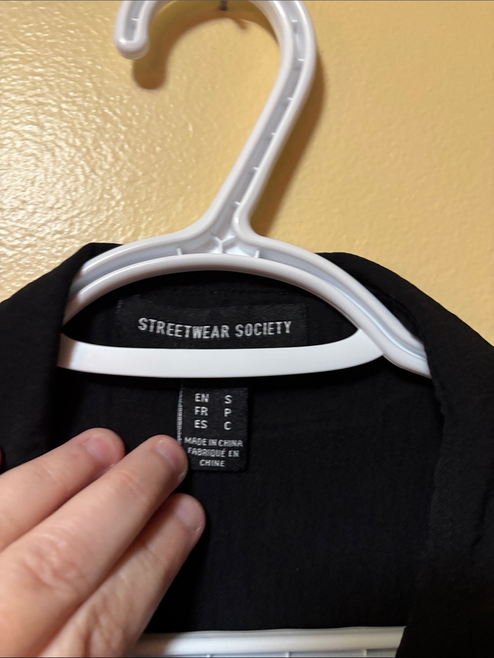 Streetwear Society Black Short-Sleeve Button-Up Blouse - Picture 4 of 4